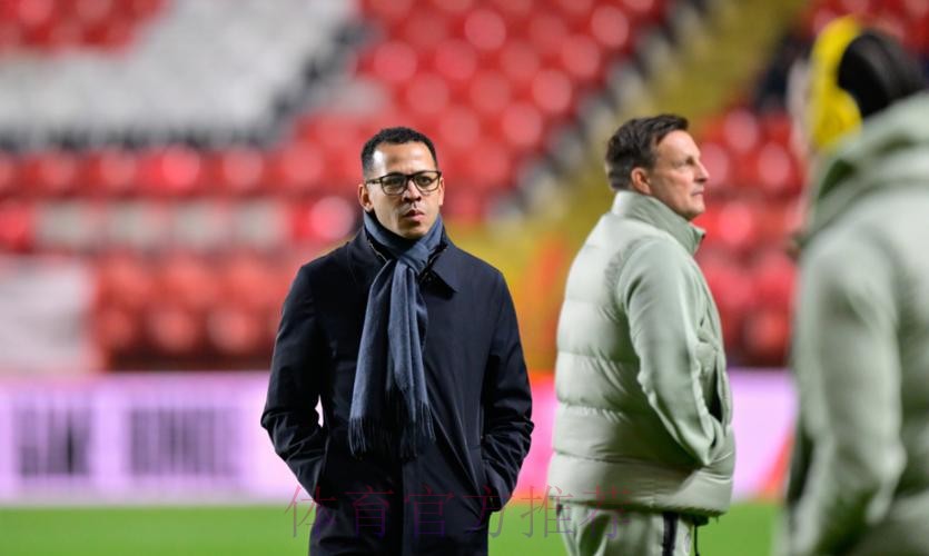 一日英超动向:曼联加速选定临时主帅,罗塞尼尔轮换备赛阿森纳 一日英超动向:曼联加速选定临时主帅,罗塞尼尔轮换备赛阿森纳